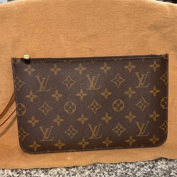 Louis Vuitton Brown and Tan Monogram Pouch Authentic - Picture 2 of 10